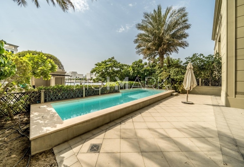 Apartments for Sale under 16000000 in Palazzo Versace