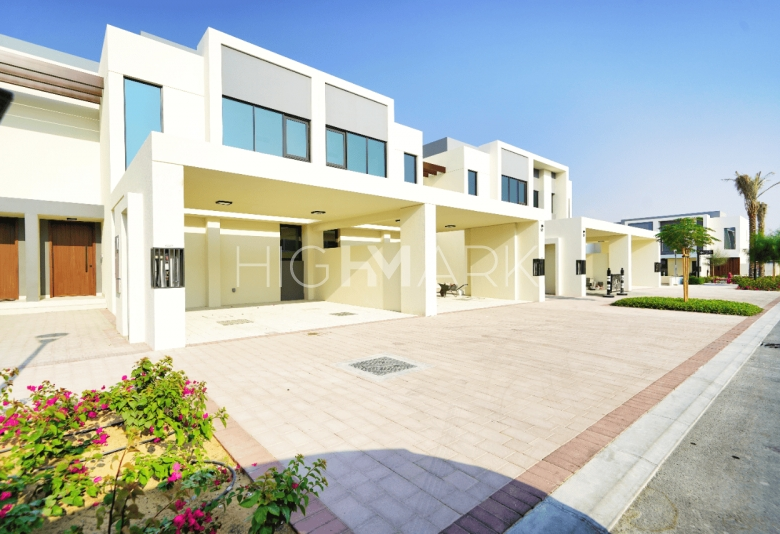 Villas for Rent in Shams Townhouses, Town Square