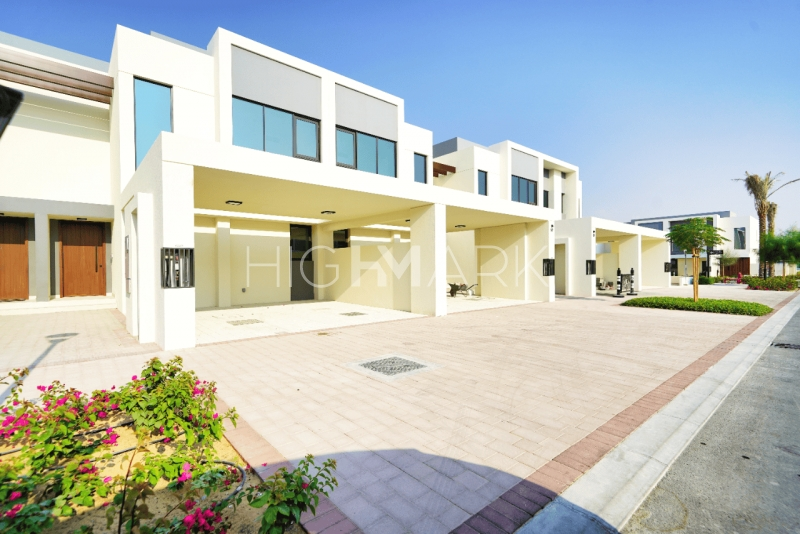 Villas for Rent in Shams Townhouses, Town Square