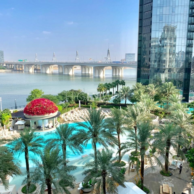 Apartments for Sale under 5550000 in Palazzo Versace
